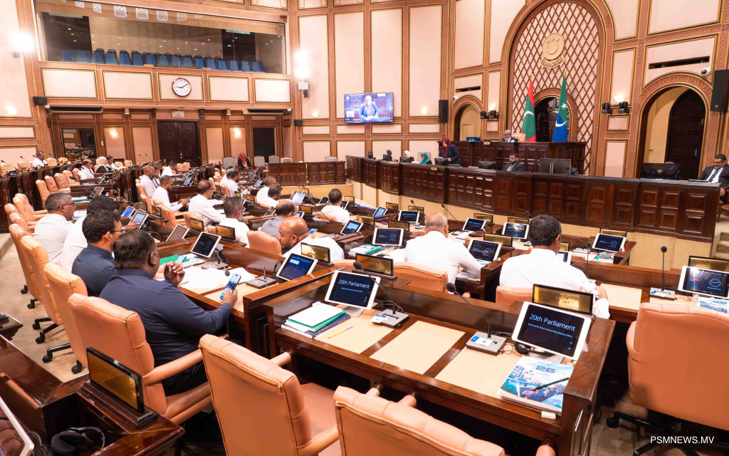 ދެ އިންތިޚާބު އެއްކޮށްލުމަށް ސިޔާސީ ޕާޓީތަކުގެ މަޝްވަރާ ހޯދަނީ