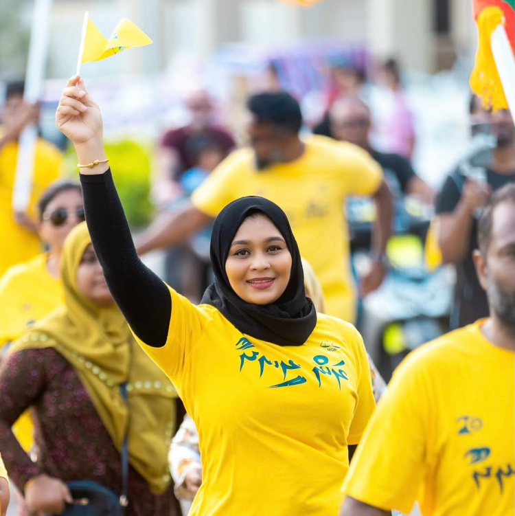 ފުލުހުންނަށް އިންޒާރު ދިނުމުގެ ތުހުމަތުގައި ޒާޔާ ފުލުހަށް ހާޒިރުކުރަނީ
