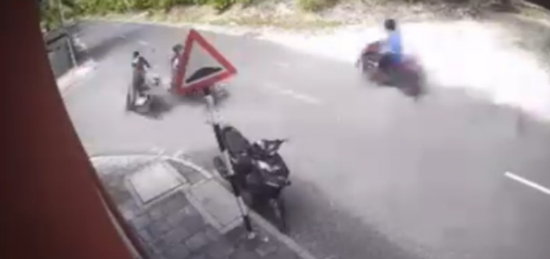 ފުވައްމުލަކުގައި 18 އަހަރު ނުފުރޭ ކުއްޖަކު ދުއްވި ސައިކަލެއް އެކްސިޑެންޓު ވެއްޖެ