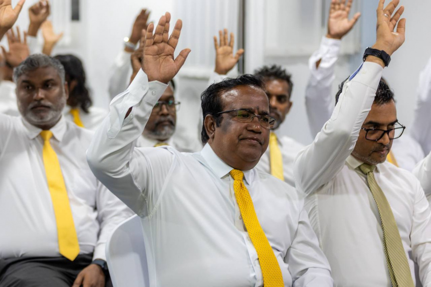 ފައިސާ ޗާޕުކޮށްގެން ވެސް ސަރުކާރުން އުޅެނީ ވައްކަންކުރަން، ފުރުސަތު ދީގެން ނުވާނެ: އަބްދުލްޣަފޫރު