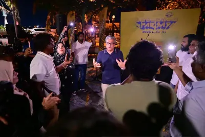 ކަރަންޓު ކަނޑާލުމުން ވެސް ޖަލްސާ ވަނީ މެދުކަނޑައި ނުލަެި ކުރިޔަށް ގެންގޮސްފަ.