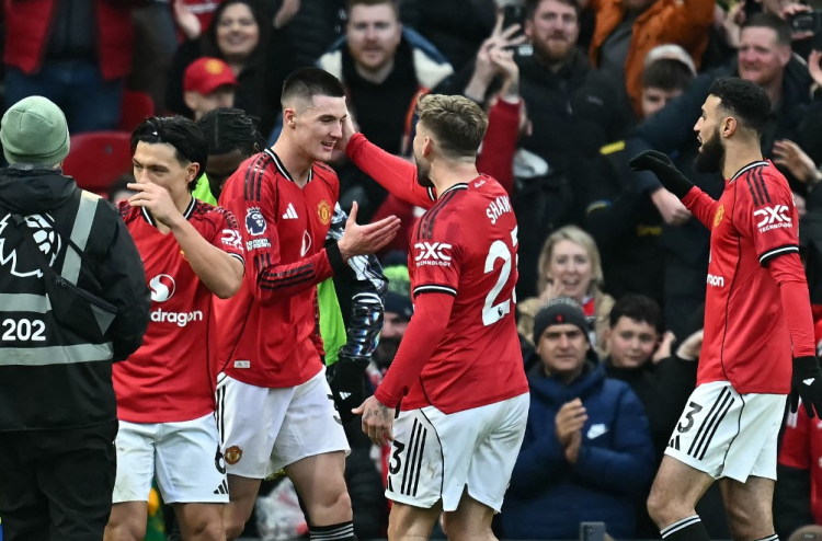 ޔުނައިޓެޑް މި ފަހަރު މޮޅުވީ "ފާގީ ޓައިމް" ގައި