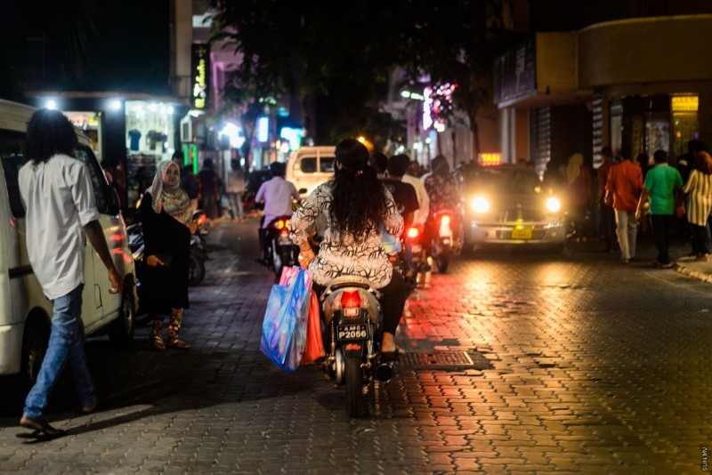 ދަންވަރު މާލޭ ގެއަކަށް ވަދެ، އަންހެނެއްގެ ގައިގައި ދަތް އެޅި މީހަކު ޖަލަށް