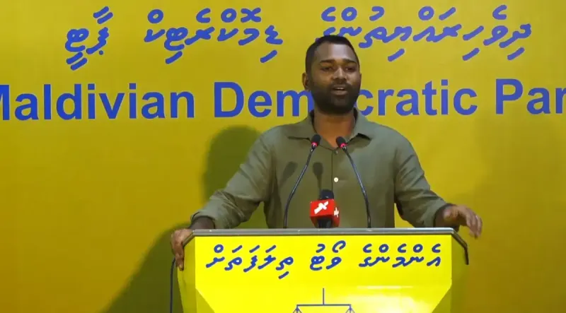 ރައީސް މުއިއްޒު އަކީ ޑިކްޓޭޓަރެއް ކަމަށް އަމިއްލަފުޅަށް ތަކުރާރުކޮށް އެބަ އިއުތިރާފްވެވަޑައިގަންނަވާ: މީކާއިލް