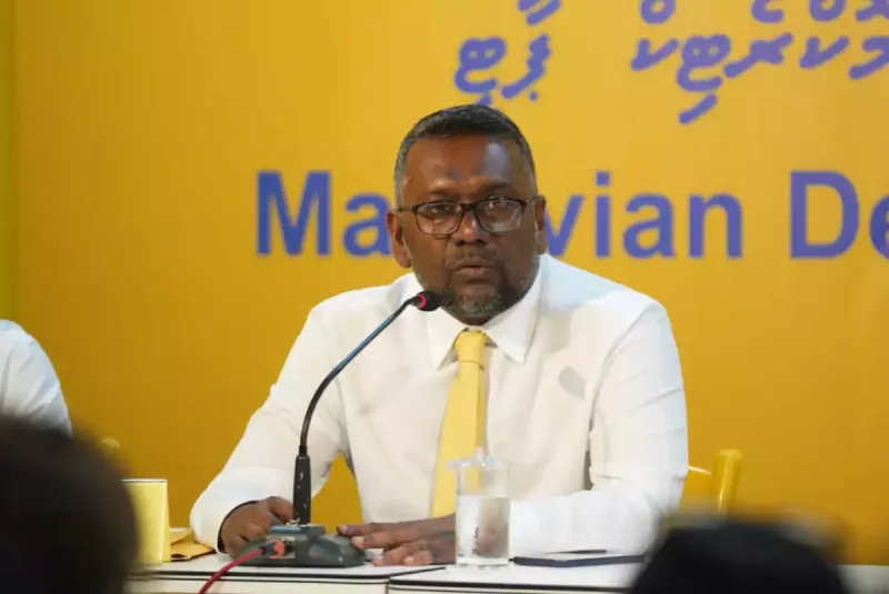 މުވައްޒަފުންނަށް ބިރު ދައްކައި ވޯޓު ކަށަވަރު ކުރުމަށް އެހެން ރަށްރަށަށް އެމީހުން ރީ ރަޖިސްޓަރީ ކުރުވުން ސަރުކާރުން ހުއްޓާލަން ޖެހޭ: ފައްޔާޒު