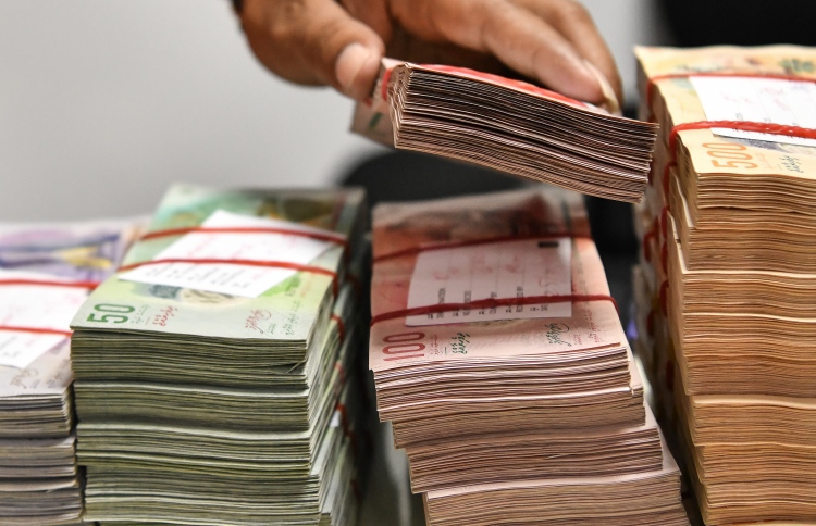 ސްޓޮކް މަދުވުމުން 100 ރުފިޔާގެ ނޫޓުގެ އާ ސްޓޮކެއް ގެނެސްފި