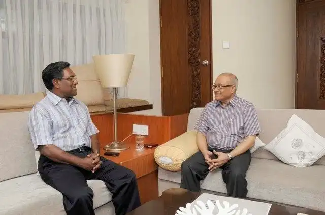 ޑރ. ވަހީދު އެޕްސްޓީން އަށް: މިއުޅެނީ މުސްކުޅި ރައީސް މައުމޫނަށް ރަނގަޅު ފިލާވަޅެއް ދޭން، ސިޔާސީ ކަންކަމުން ދުރަށް ގޮސް، ރިޓަޔަރ ކޮށްގެން ހުންނަވަން ދަސްކޮށްދޭން!