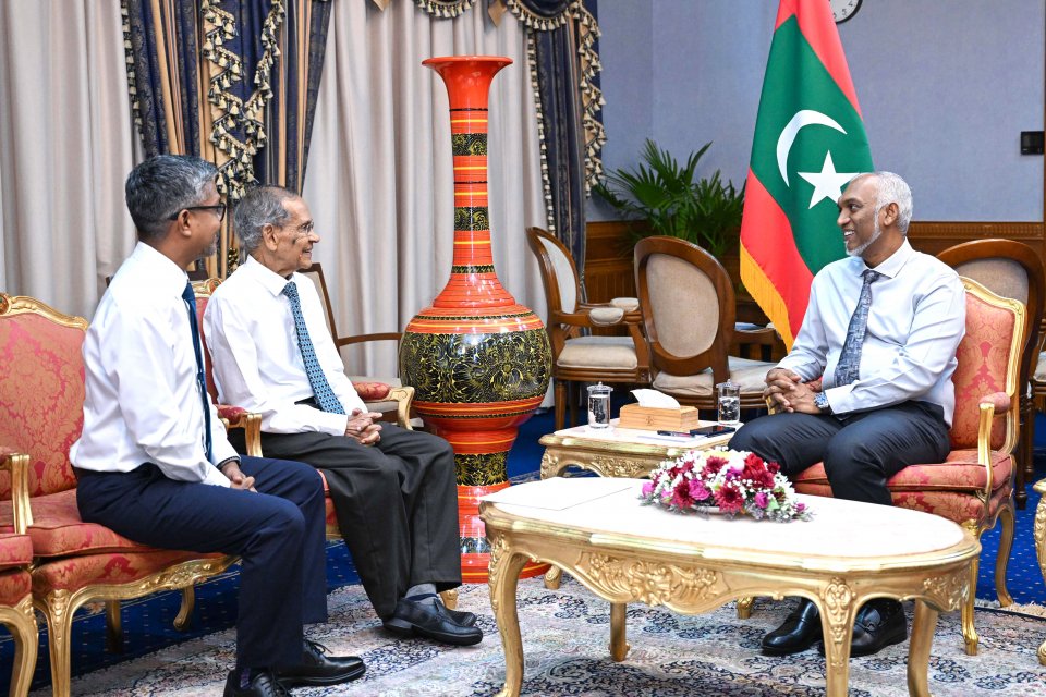 ތައުލީމީ ދާއިރާއަށް ކޮށްދެއްވި ހިދުމަތްތަކަށް ޗާންސެލަރ ޑރ ޒާހިރަށް ރައީސްގެ ތައުރީފު