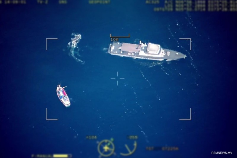 އެއަރ ކޯރގެ ޑްރޯންގެ އެހީގައި ދެމަސްބޯޓު އަތުލައިގެންފި