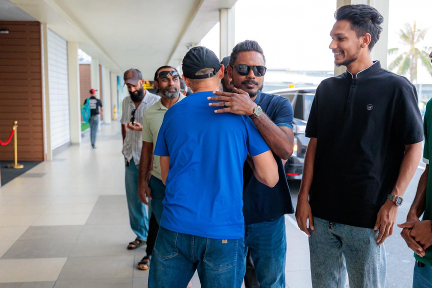 ގައުމީ ފުޓްސަލް ކޯޗު ރާއްޖެއިން ފުރީ ޝުކުރުވެރި ހިތަކާއެކު