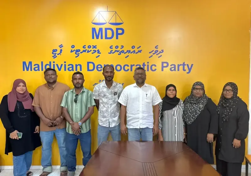 ކުރިއަށް އޮތް ލޯކަލް ކައުންސިލް ތަކުގެ އިންތިޚާބާއި އަންހެނުންގެ ތަރައްޤީއަށް މަސައްކަތްކުރާ ކޮމިޓީއަށް ވާދަކުރާ ގއ.ކޮލަމާފުށީގެ އެމްޑީޕީގެ ކެންޑިޑޭޓުންނާއި، އެމްޑީޕީގެ ކުރީގެ ޗެއަރޕާސަން ފައްޔާޒް ބައްދަލުކުރައްވައިފި