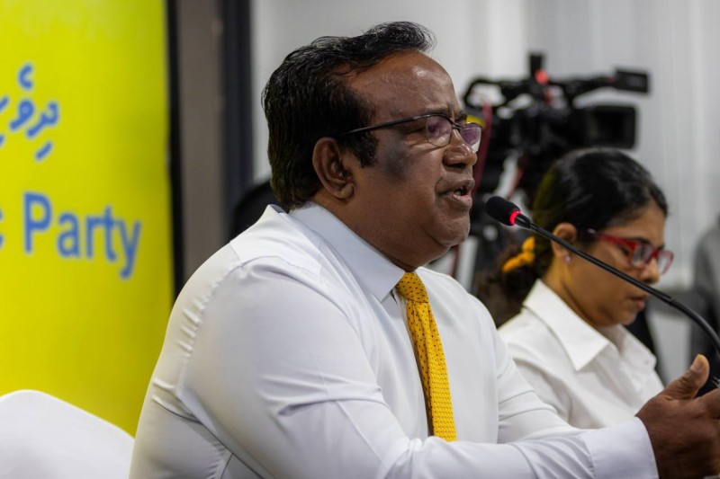 ފައިސާ ޗާޕުކޮށްގެން ވެސް ސަރުކާރުން އުޅެނީ ވައްކަންކުރަން، ފުރުސަތު ދީގެން ނުވާނެ: އަބްދުލްޣަފޫރު