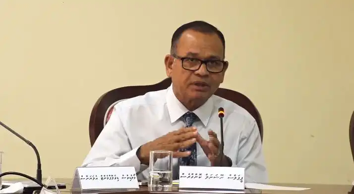 ތަރައްޤީގެ މަޝްރޫޢުތައް ހިންގަން ރައީސް އަށް ފުރުސަތު ނުލިބެނީ އިންތިޚާބުތަކުގައި ދައުލަތް ތަޅު ލެވިފައި އޮތުމުން ކަމަށް އާދަމް ޝަރީފް ވިދާޅުވެއްޖެ