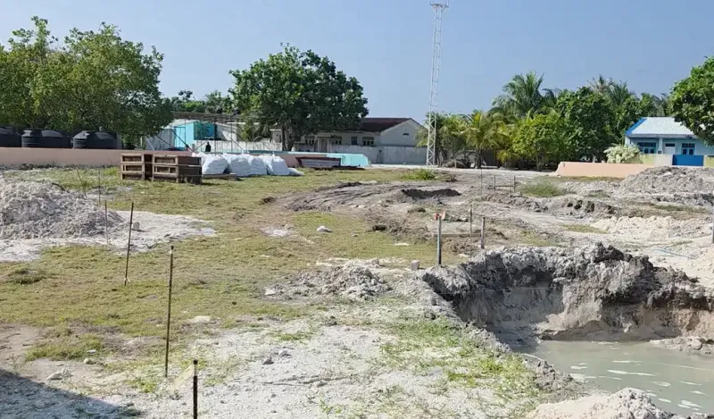 މިލަންދޫގައި ހުރި ރީތި މިސްކިތެއް ތަޅާލައި ވަގުތީ މިސްކިތެއް އަޅަައިދޭނެކަމަށް ބުނެ ރޯދަމަހާ ދިމާކޮށް ސަރުކާރުން މިލަންދޫ ރައްޔިތުންނަށް ކެހި ދީފި