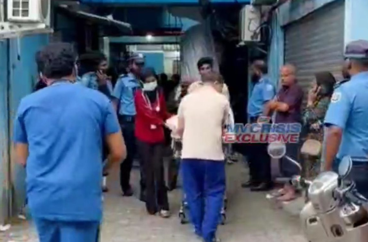 މާލޭ ހިޔާ އެކެއްގެ 5 ވަނަ ފްލޯއިން 60 އަހަރުގެ މީހަކު ވެއްޓިގެން ފަރުވާދެނީ