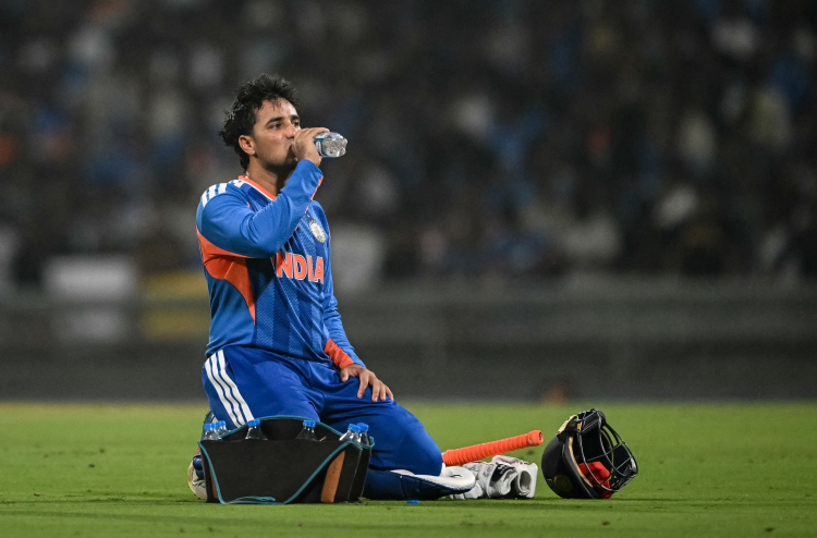 ޓީ20 ވޯލްޑް ކަޕް: އިންޑިއާ އަބީޝެކްގެ ބަނޑަށް އުނދަގޫތަކެއްވެ އެޑްމިޓްކޮށްފި