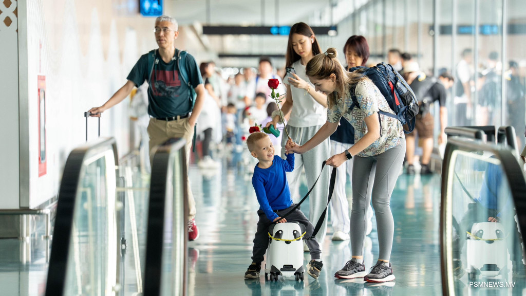 ރާއްޖެއަށް ޒިޔާރަތްކުރި ފަތުރުވެރިންގެ އަދަދު 3 ލައްކައަށް