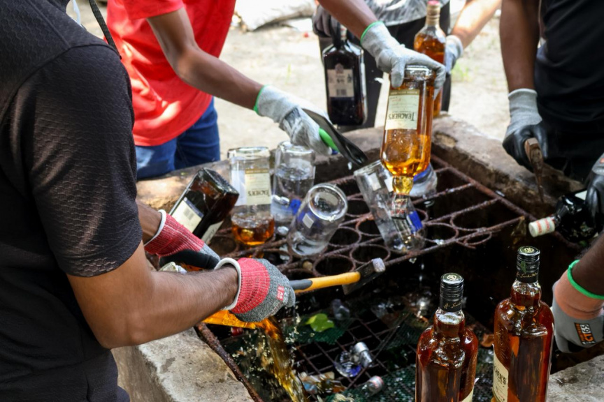 ފުލުހުންގެ ބެލުމުގެ ދަށުގައި ހުރި 700އަށްވުރެެ ގިނަ ބަނގުރާފުޅި ނައްތާލައިފި