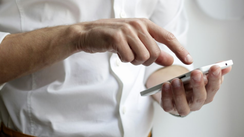 ފޭކް ޒޫމް މީޓިންތަކާއި އޭއައި ބޭނުންކޮށްގެން ސްކޭމް ހިންގަނީ