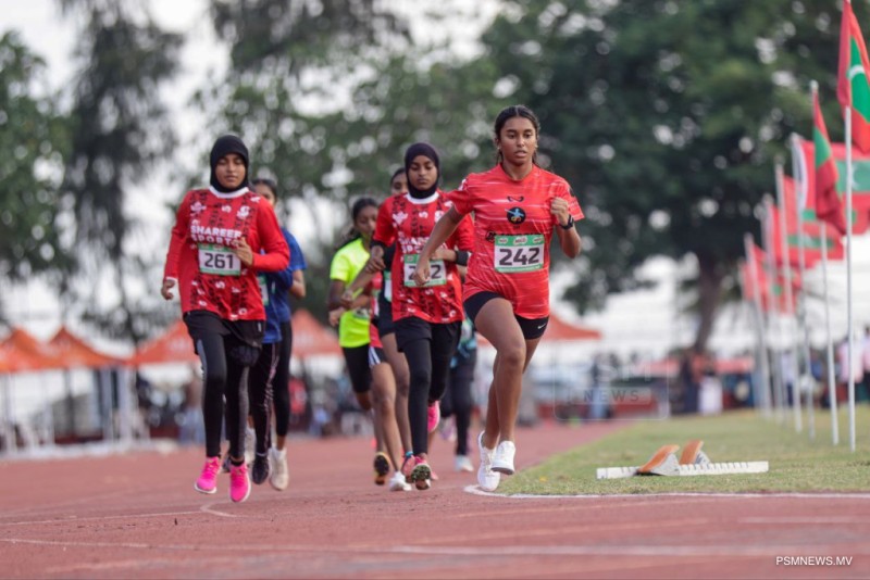 1500 މީޓަރު ދުވުމުގެ ޗެމްޕިއަންކަން ރިޒާއާއި ޒީކަށް