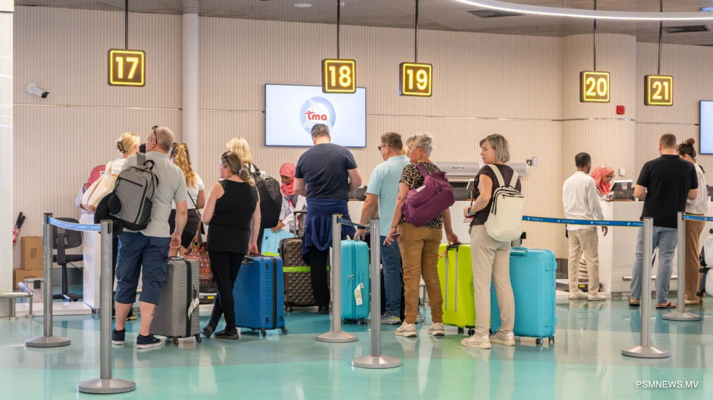 އައު ރެކޯޑެއް، ހޮނިހިރު ދުވަހު 11,136 ފަތުރުވެރިން