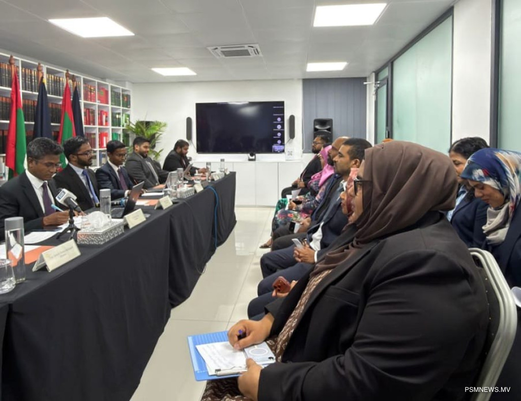 އައު މެންބަރުންނާއެކު ޤާނޫނީ ފަންނުގެ ދާއިރާގައި 1913 ވަކީލުން