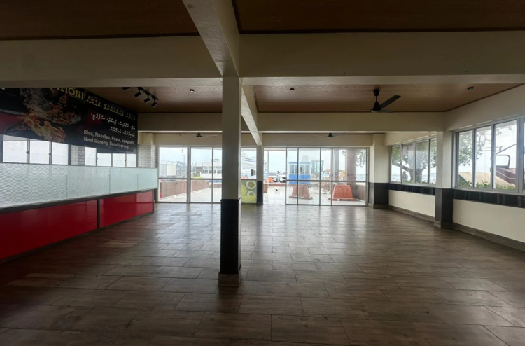 ނޯތު ހާބަރުގައި ކެފޭ ހިންގި ތަނުގައި ވަގުތީ މާރުކޭޓެއް ހުޅުވަނީ