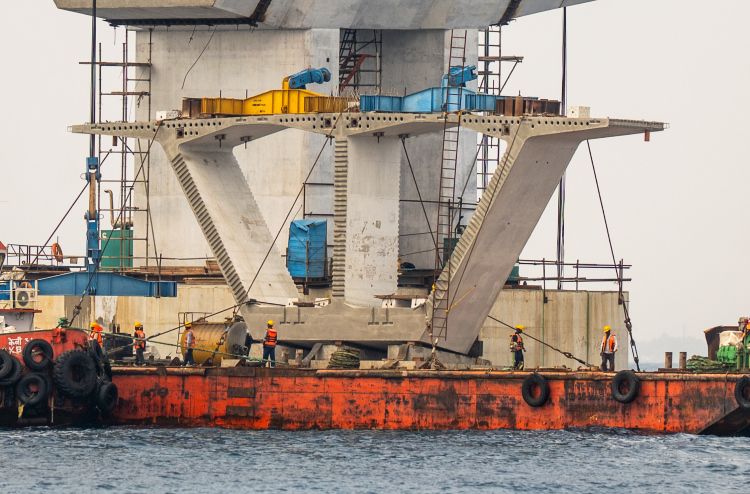 ތިލަމާލެ ބްރިޖު މަސައްކަތުގެ ނުފެންނަ ފަޅީގެ ވީޑިއޯތައް މިލިއަނުން ބަލަނީ