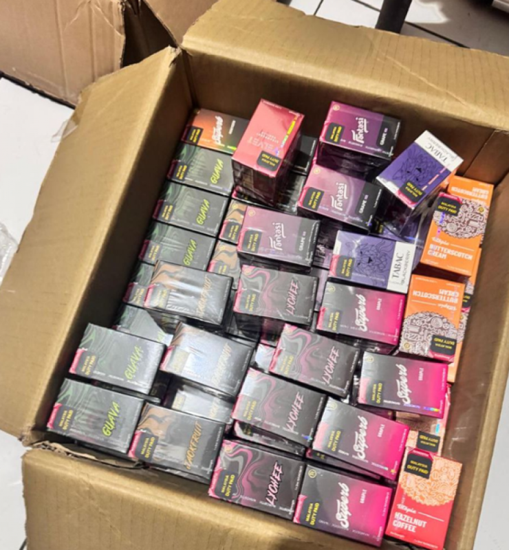 ވޭޕް ވިއްކަމުންދިޔަ ބިދޭސީއެއް 959 ނެނޯސްޓިކާއެކު ހައްޔަރުކޮށްފި