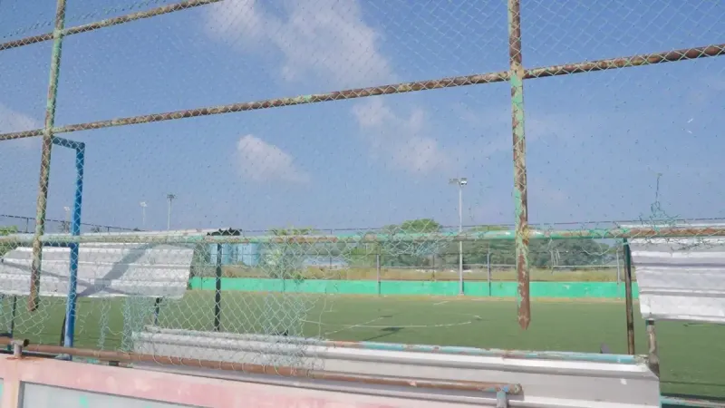 މިދިޔަ ޑިސެމްބަރުގައި ފަށާ 1 މަސްތެރޭގައި ނިމޭނެކަމަށް މިނިސްޓަރު ރާފިއު ވިދާޅުވި ކެނދިކުޅުދޫ ފުޓްސަލް ދަނޑުގެ މަސައްކަތް އަދިވެސް ނުފަށާ