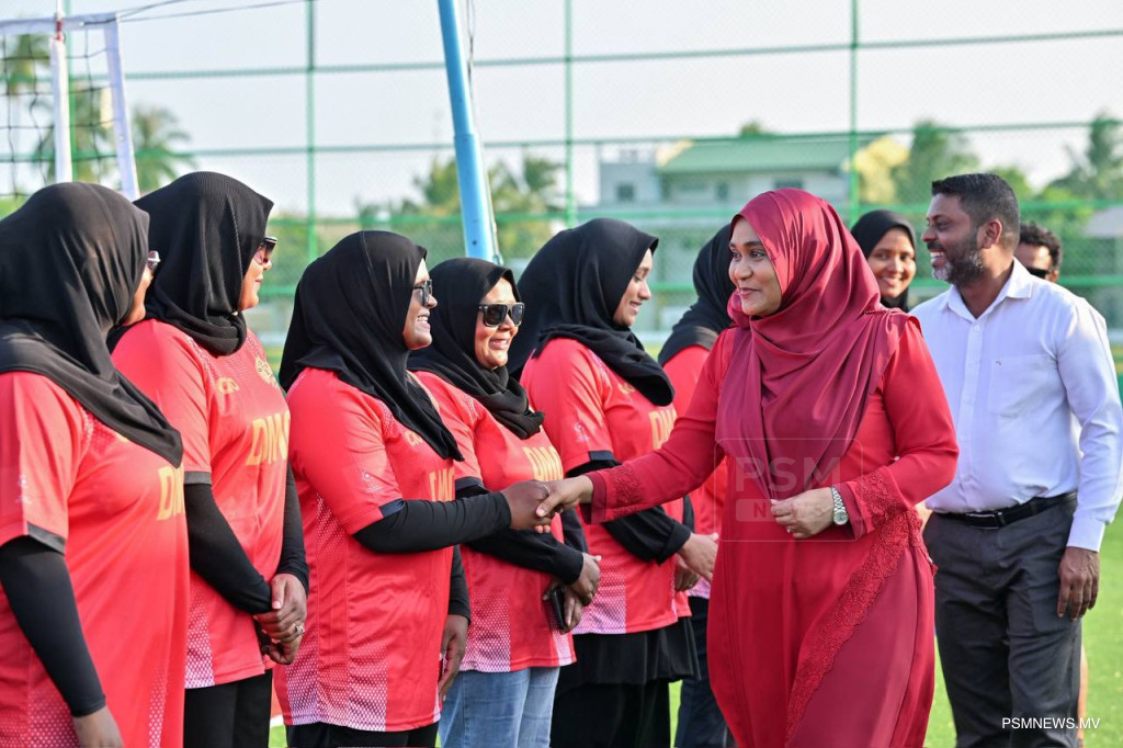 ދ. މީދޫގައި އަލަށް ގާއިމުކުރެވުނު ވޮލީކޯޓް ހުޅުއްވައިދެއްވައިފި