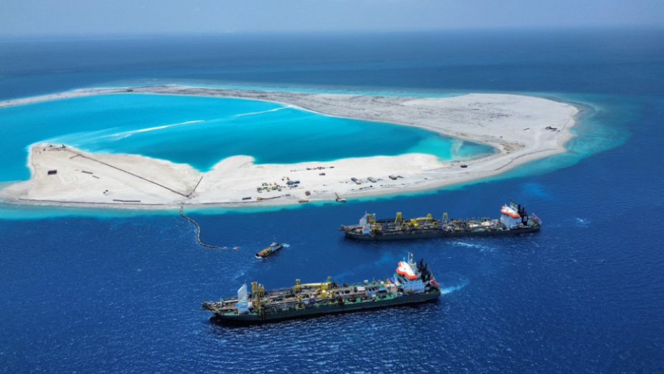 "ގިރާވަރުފަޅު ބިން ހިއްކުން އެއްފަހަރާ 2 ޑްރެޖަރާއެކު ކުރިއަށް"