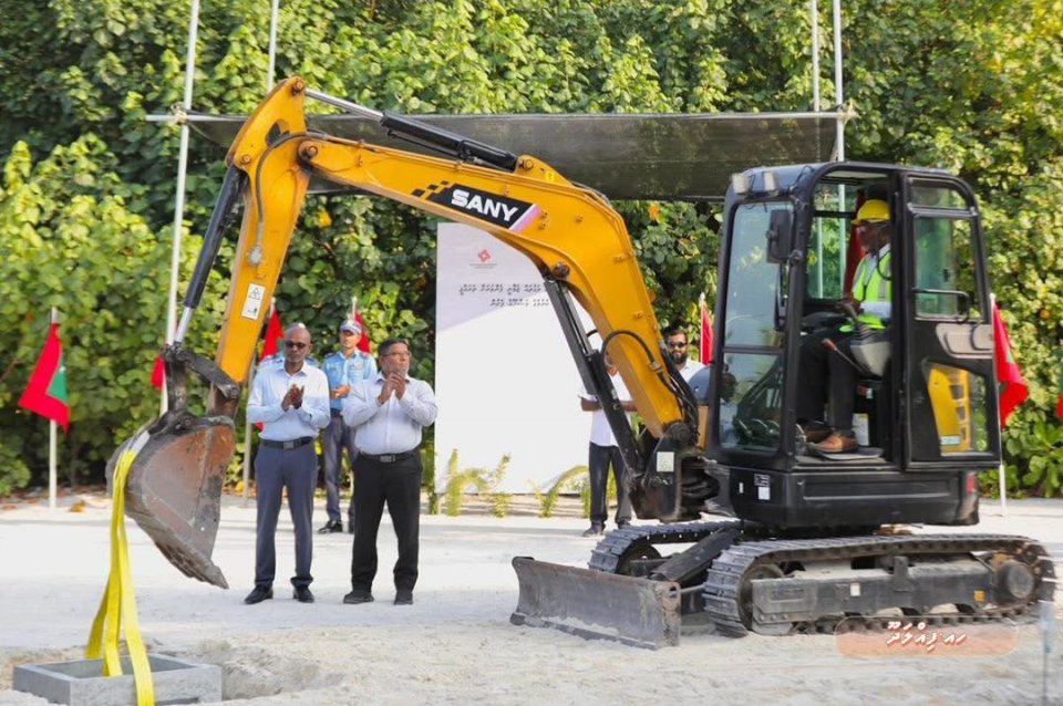 ފިއްލަދޫގެ މަގުތައް ޒަމާނީ ފެެންވަރަށް ތަރައްގީކުރުމުގެ އަމަލީ މަސައްކަތް ފަށައިފި