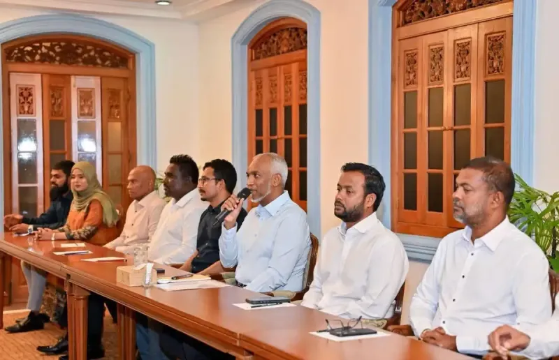 ސިނަމާލެ އާއި މާލެހިޔާ ފްލެޓްތަކުގެ ވެރިންނަށް އެއްލައްކަ ރުފިޔާ ދޭން ރައީސް މުއިއްޒު ނިންމެވި ނިންމެވުން އޭސީސީން ހުއްޓުވަން ޖެހޭ: އަލީ ހުސެއިން