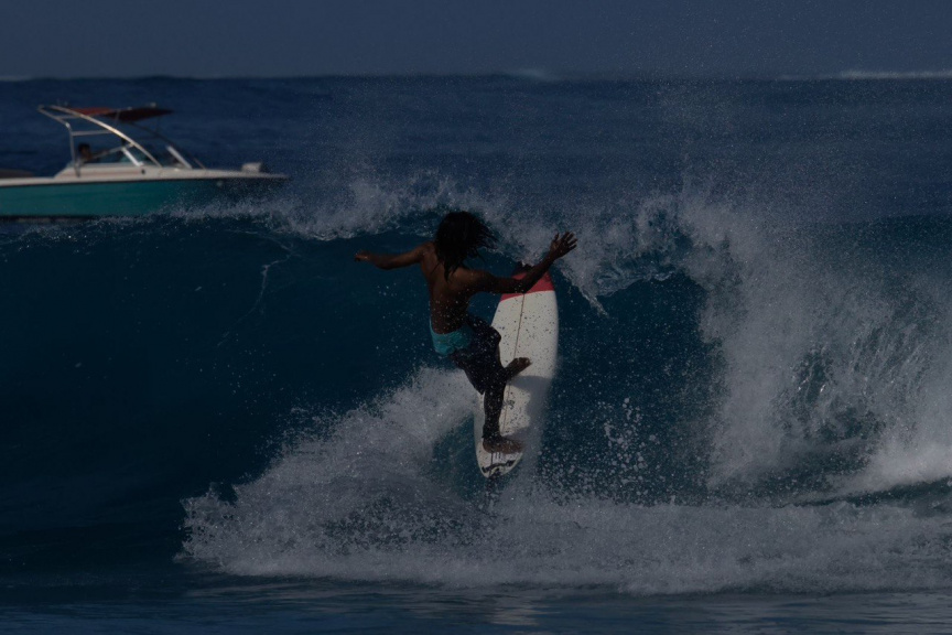 ބިންދާލި ރާޅުން އަރައިގަތީ ހެވިފައި ކޮޅަށް ހުރެ