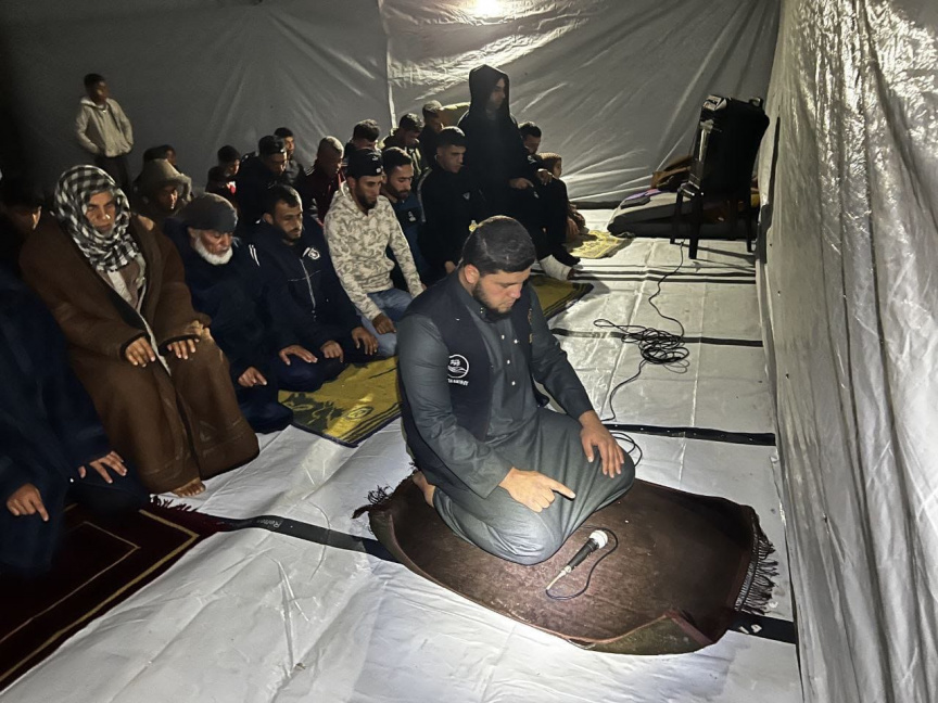 ޣައްޒާގައި ދިވެހީންގެ އެހީގައި، ވަގުތީ އިތުރު މިސްކިތެއް ބިނާކޮށްފި