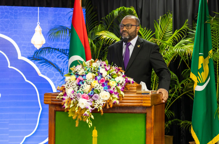 ރޯދަމަހު ހާމަކަންބޮޑުކޮށް ޓޫރިސްޓުންނަށް ކެއިންބުއިމުގެ ހިދުމަތް ދިނުން ހުއްޓާލަންޖެހޭ: ޝަހީމް