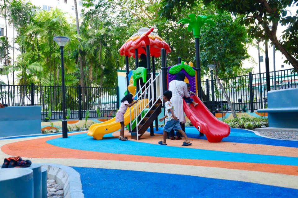 ކުދިން ކުޅެލާނެ ޕާކެއް ނެތް 14 ރަށަކަށް ޕާކު ސެޓު ފޮނުވަނީ