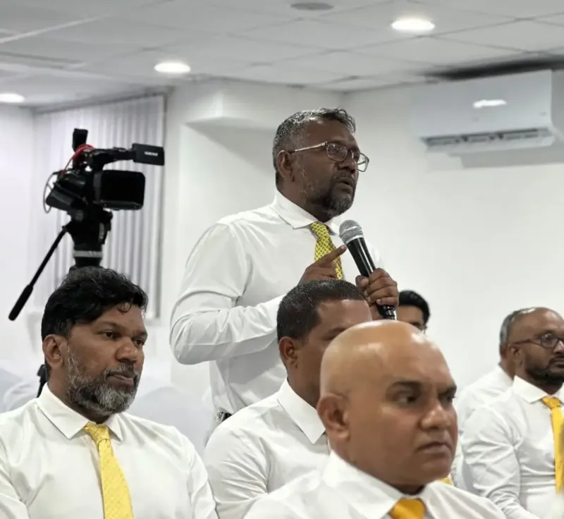ދެ އިންތިޚާބު އެއްކޮށްލުމަށް ރައީސް މުއިއްޒު ބޭނުންފުޅު ވަނީ އެމަނިކުފާނުގެ އަތުން ދާ ހަރަދު ބޮޑުވާތީ: ފައްޔާޒު
