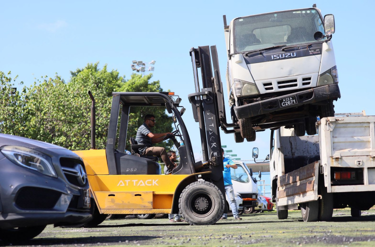 މާލޭގެ މަގުތަކުގައި ގަވާއިދާ ހިލާފަށް ބަހައްޓާފައިވާ ހުރިހާ އުޅަނދެއް ނަގަން މުހުލަތެއް!