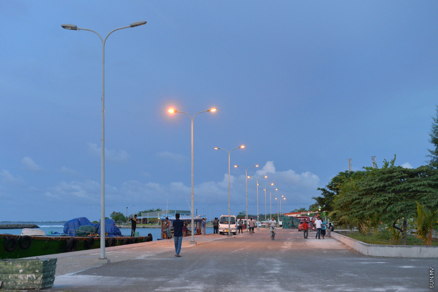 އައްޑޫގެ ގުޅިފައިވާ ރަށްތަކުން ކަރަންޓު ކެނޑި، އަނބުރާ ދެވުނީ ދެ ގަޑިއިރު ވާން އުޅެނިކޮށް