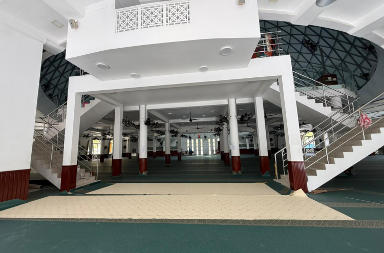 ގުއްބު މިސްކިތުގެ މަރާމާތު ލަސްވީ ކޮންޓްރެކްޓަރުގެ ސަބަބުން، މާދަމާ ނިމޭނެ: މޭޔަރު