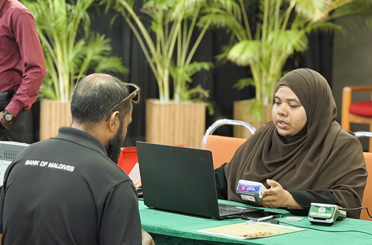 ނަގުދު ފައިސާ އާއި ކޭޝް ކާޑުން ފިތުރު ޒަކާތް ބަލައިގަންނަން އިސްލާމީ މަރުކަަޒުގައި ފަށައިފި