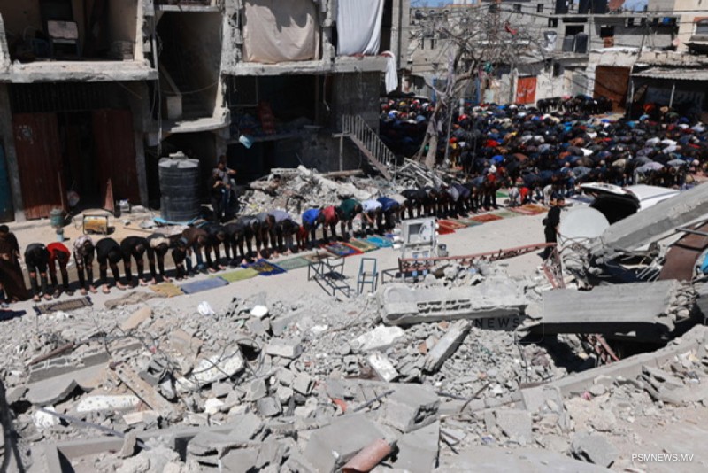 ޣައްޒާގެ ރައްޔިތުން ރޯދަ މަހާ ކުރިމަތިލީ ސުންނާފަތިވެފައިވާ މިސްކިތްތަކާއި ކުނިބުނީގެ ތެރޭގައި