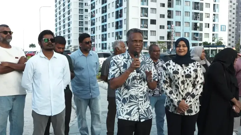 ޕީއެންސީގެ ކައުންސިލަރުން ޖަލްސާއަށް ހާޒިރު ނުވެ ރައްޔިތުންގެ ހައްގުގައި މަސައްކަތެއް ނުކޮށް ދެވަނަ ދައުރަކަށް ކުރިމަތިލާނަމަ ރައްޔިތުން ވިސްނަންޖެހޭ: އާޒިމް