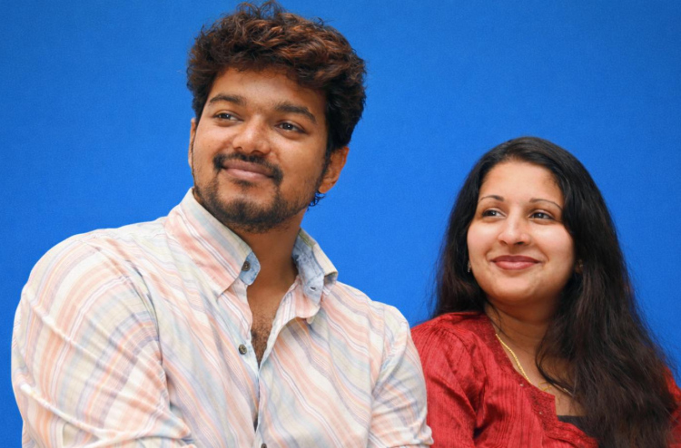 ވިޖޭ އާއި ސަންގީތާގެ ކައިވެނި ރޫޅާލަނީ