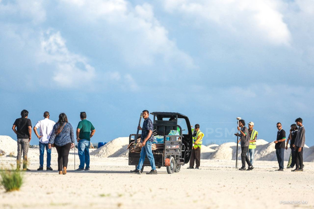 ހުޅުމާލެއިން ބިން ލިބުނު ކަމުގެ ލިޔުން ހެދި 12 މީހަކަށް ދަޢުވާކުރަނީ