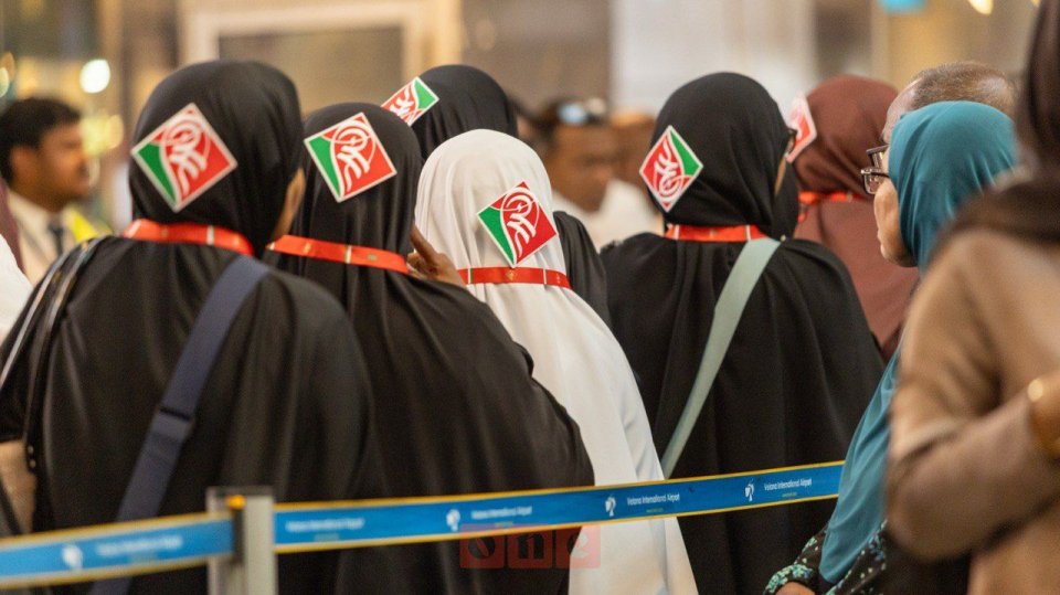 އުމްރާއަށް ނުފުރިފަ ތިބި މީހުން ފުރުވޭނެ ގޮތެއް ހޯދަނީ