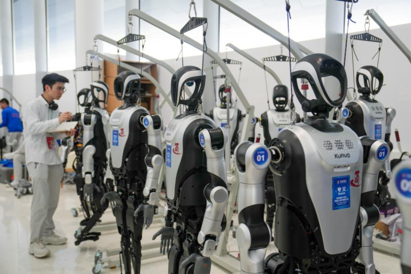 ހިއުމަނޮއިޑް ރޮބޮޓް އުފެއްދުމުގެ ރޭހުގައި އެމެރިކާ ފަހަތަށް ޖައްސާލައި ޗައިނާ ކުރިހޯދައިފި