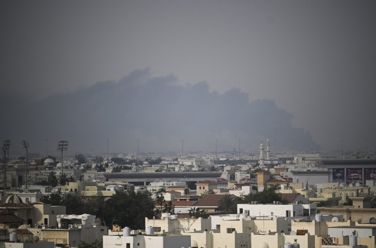 އީރާނުގެ ރައްދު އޮމާނަށް ވެސް، ބަނދަރަކާއި ތެޔޮ ޓޭންކަރަކަށް ހަމާލާދީފި